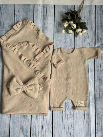 Купить оптом 335-К. Комплект из детского комбинезона,  р 56 и конверта муслин, хлопок 100% 90/90 см, кофейный в Ставрополе